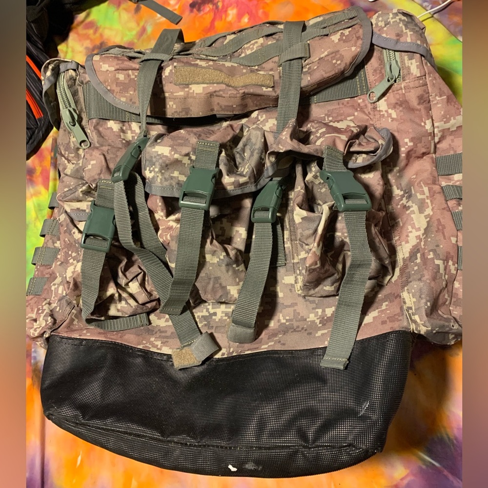 Heavy duty Airpak Military Tactical Backpack. With Hydration Pack Built in NICE!